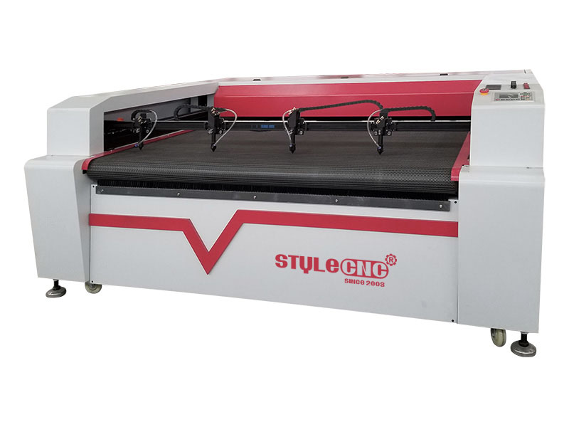 CO2 配有 4 個頭的被子套件激光切割機(jī)