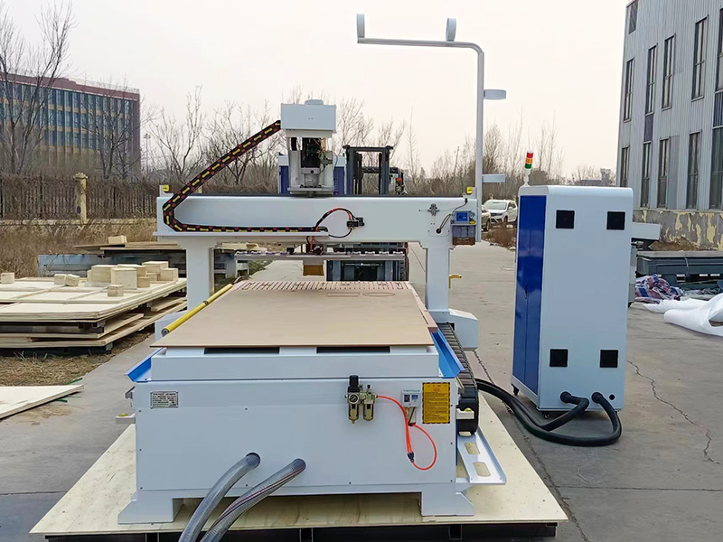 4x8直排式自動換刀數(shù)控雕刻機