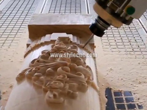 帶自動換刀裝置的四軸自動換刀數控雕刻機