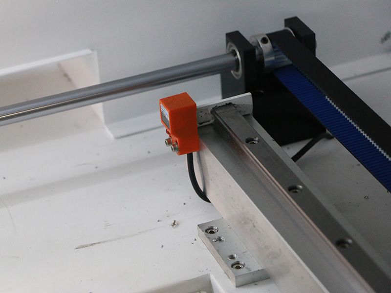 HIWIN旋轉導軌 CO2 激光雕刻機 HIWIN旋轉導軌 CO2 激光雕刻機