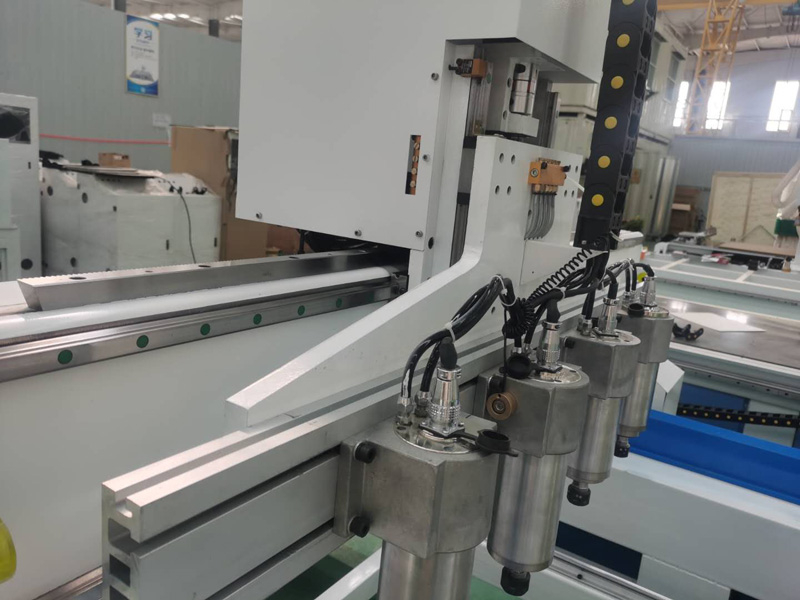 4 個主軸 STM1325-4R 4 個主軸 STM1325-4R