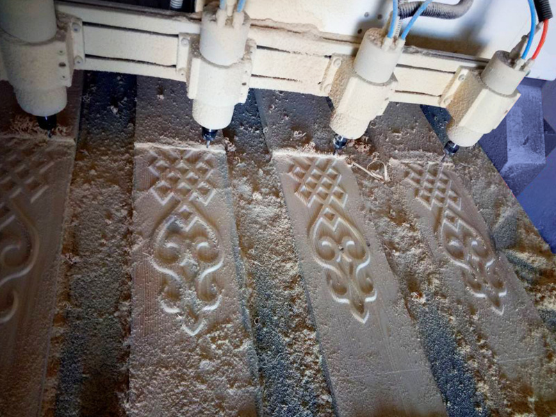 用于木工項目的第四軸數(shù)控雕刻機(jī) 用于木工項目的第四軸數(shù)控雕刻機(jī)