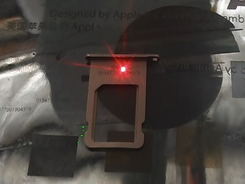 光纖激光雕刻機用于 iPhone 6s SIM 卡托上的 IMEI 標(biāo)記