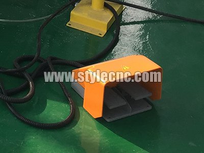 定制家具數(shù)控雕刻機的踏板控制