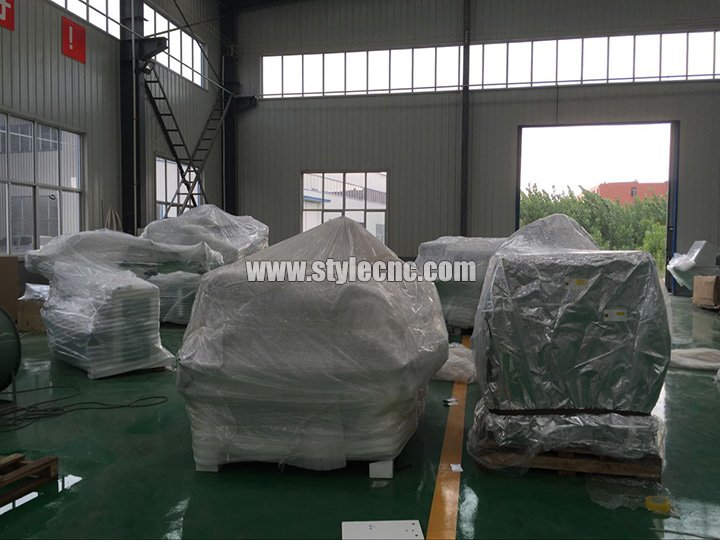 全自動嵌套數(shù)控雕刻機(jī)的內(nèi)部包裝