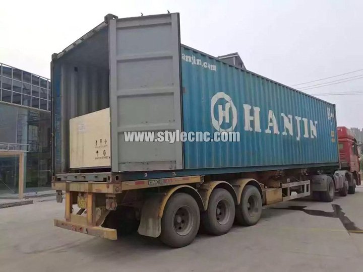 全自動套料數(shù)控銑床裝入集裝箱