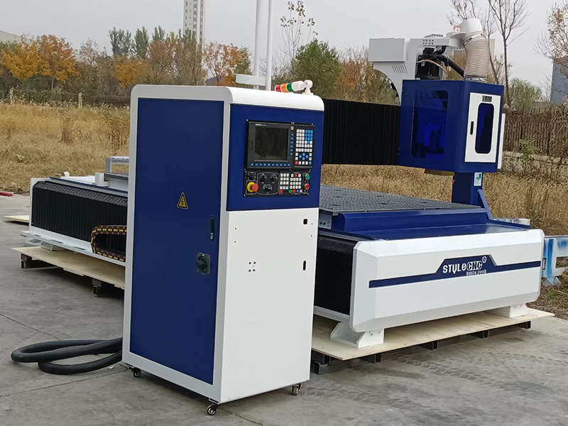 4x8 帶換刀裝置的自動換刀數控木雕機