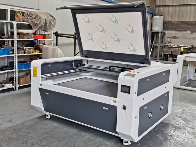 STJ1390 亞美尼亞激光雕刻切割機(jī)