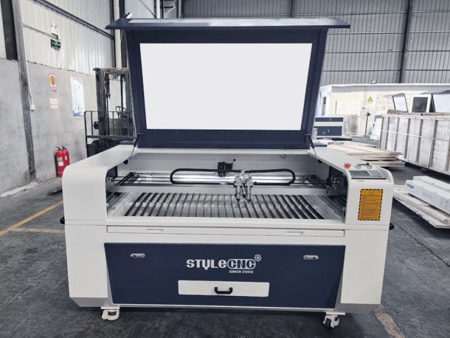 STJ1390-2 哥倫比亞的激光雕刻切割機(jī)