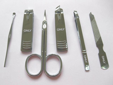 適用于金屬標(biāo)牌、工藝品、藝術(shù)品、工具的光纖激光雕刻機(jī)