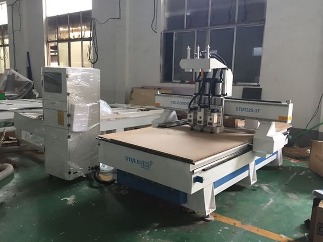 摩洛哥 3 頭數(shù)控雕刻機(jī)