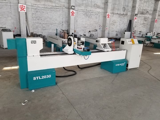 圣盧西亞帶主軸的工業(yè)數(shù)控木工車床