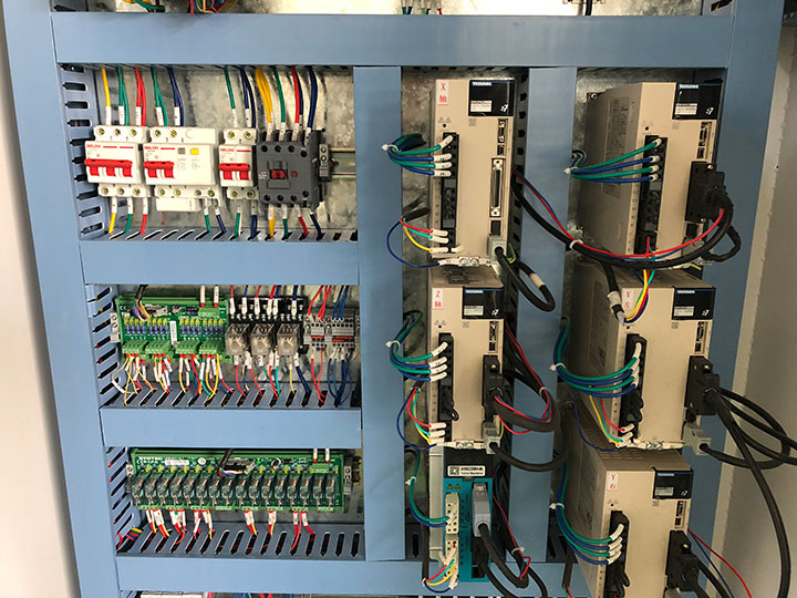 日本YASKAWA伺服電機(jī)數(shù)控木工加工中心 日本YASKAWA伺服電機(jī)數(shù)控木工加工中心