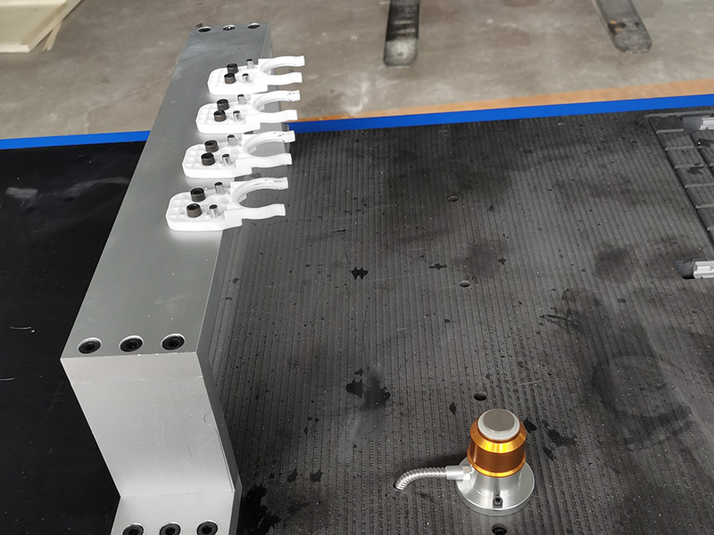 小型數(shù)控雕刻機床刀架 小型數(shù)控雕刻機床刀架