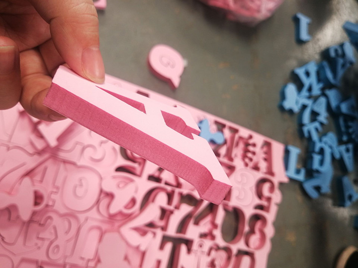 用于柚木船甲板項(xiàng)目的激光切割機(jī) 用于柚木船甲板項(xiàng)目的激光切割機(jī)