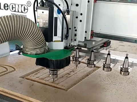 經濟實惠的數控雕刻刻機套件，配有線性工具更換器