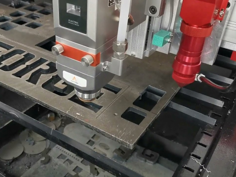 CO2 和光纖組合激光切割機，適用于金屬和木材