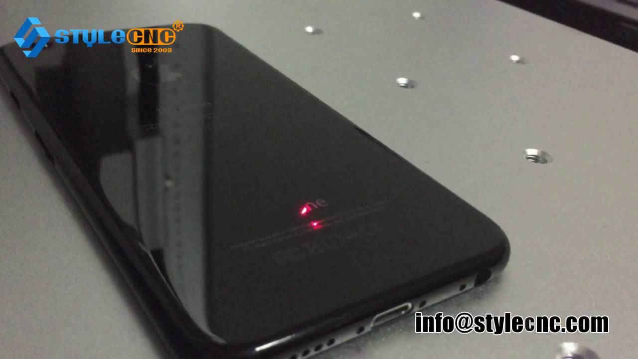 深黑色 iPhone 7 激光雕刻機，配備 MOPA 激光
