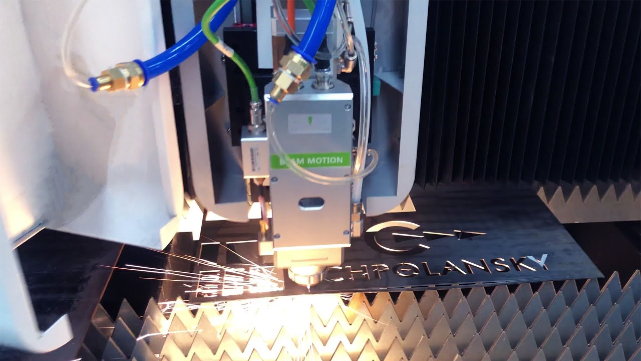 ST-FC3015C 金屬板激光切割機切割不銹鋼標牌