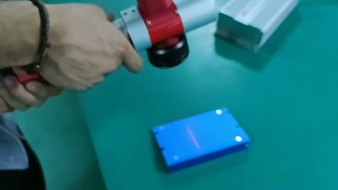 實惠價格 100W 背包式激光清洗機(jī)出售 實惠價格 100W 背包式激光清洗機(jī)出售
