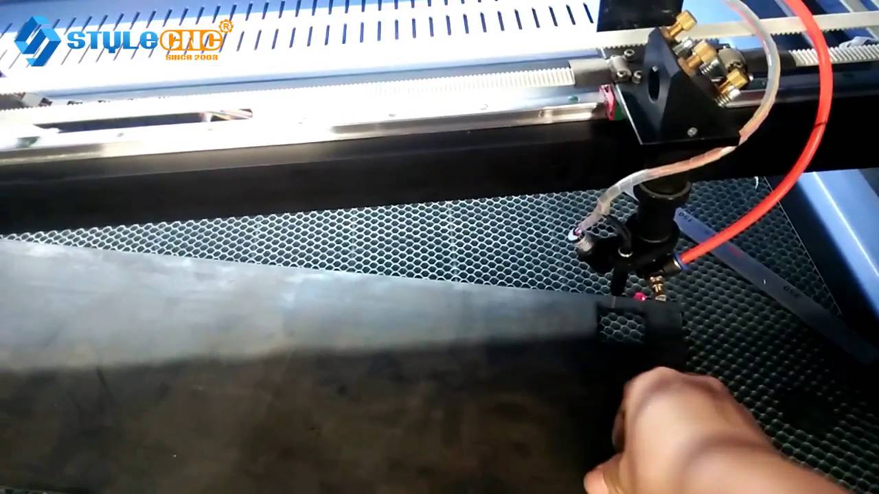 STJ9060 適合小型企業的激光墊片切割機