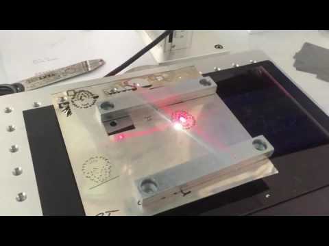 30W 光纖激光打標機 0.5mm 長條切割