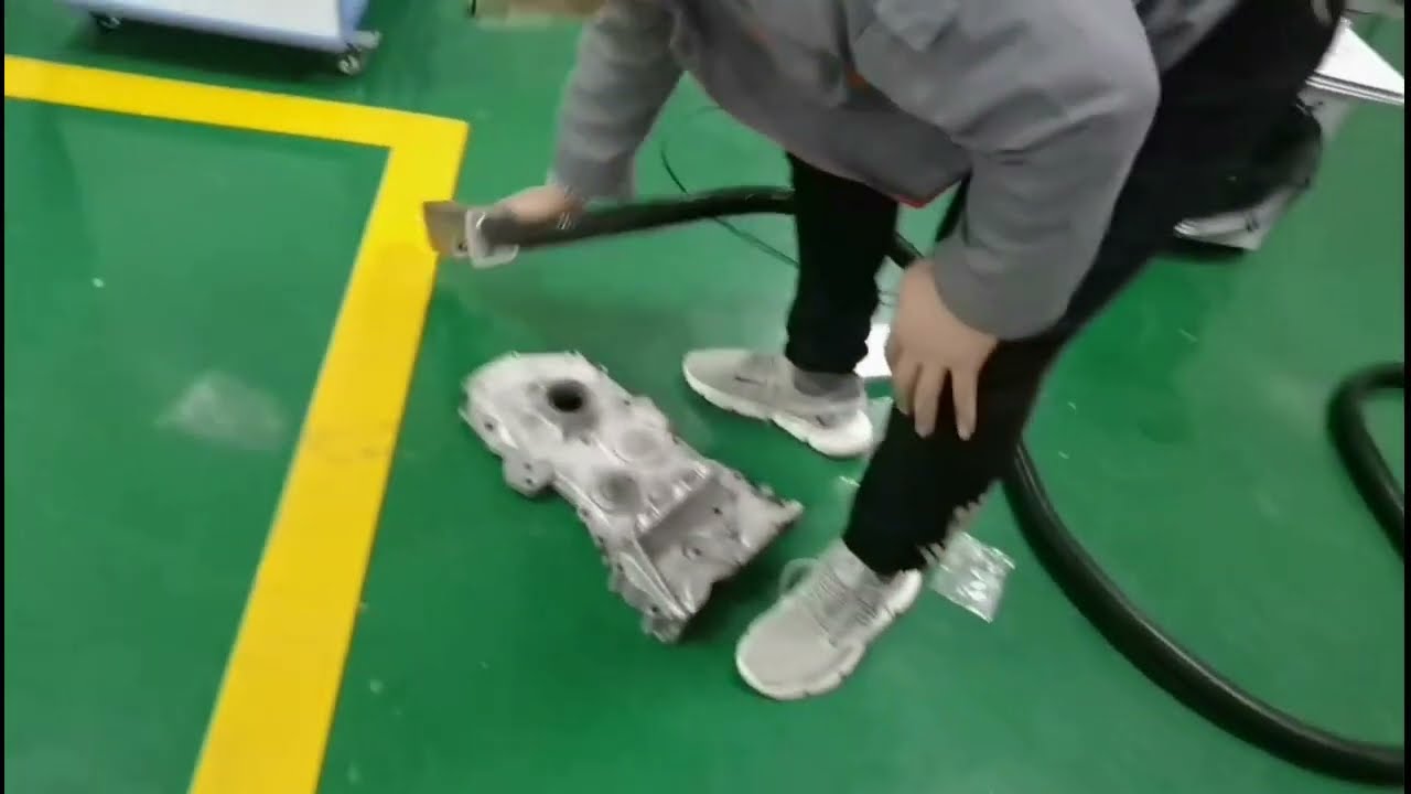 精密激光清洗機:工業(yè)清洗領(lǐng)域的顛覆者 精密激光清洗機:工業(yè)清洗領(lǐng)域的顛覆者