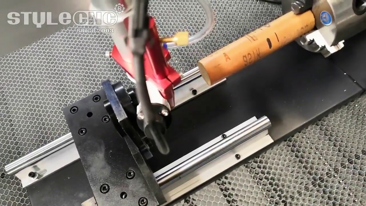 如何使用激光雕刻切割機(jī)的旋轉(zhuǎn)附件？